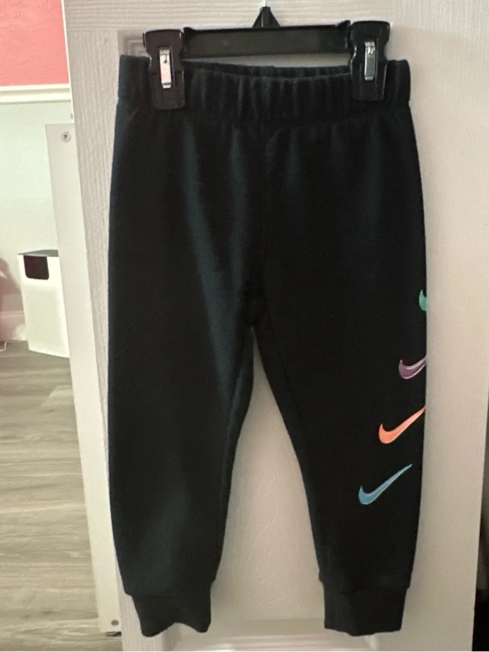 Nike White Top with Bright Pink Swoosh - Picture 3 of 3